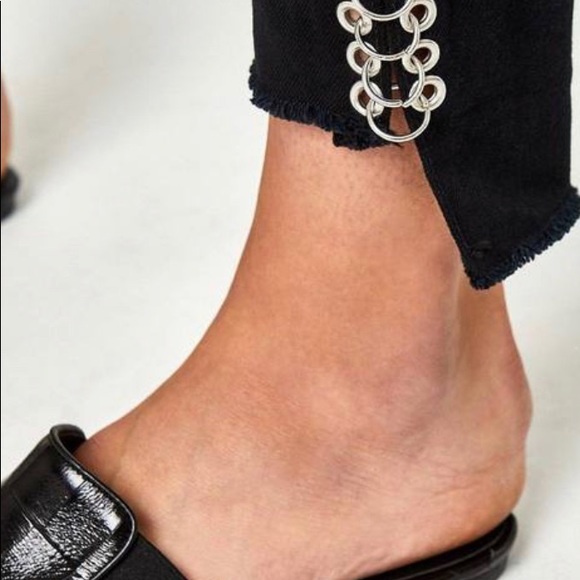 Mavi Tess Jeans, black w piercing loops & step hem - Picture 6 of 7